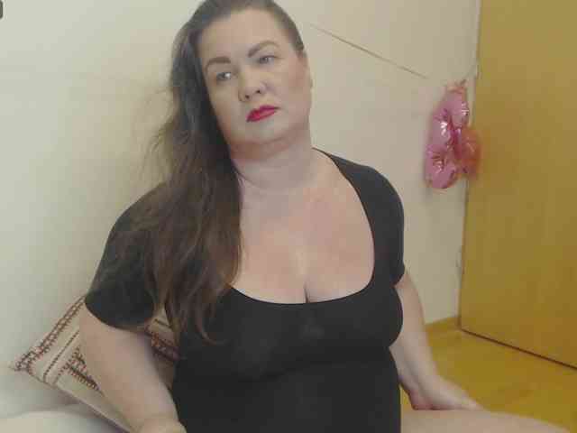 Lady-Adrianna webcam