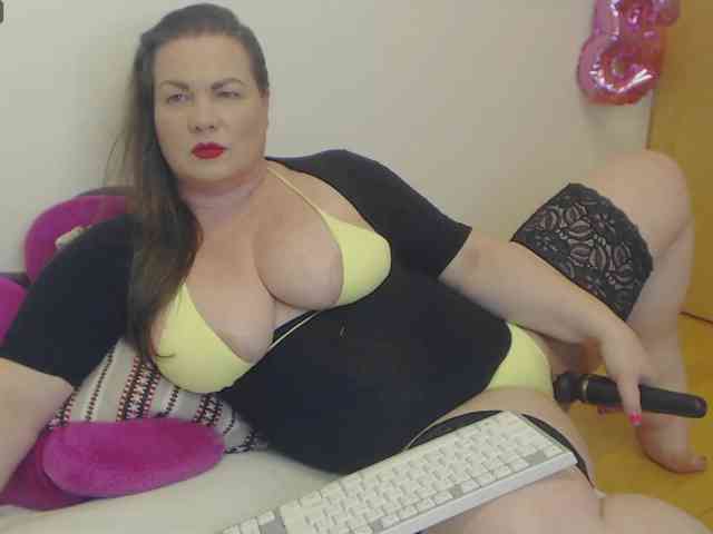Lady-Adrianna webcam