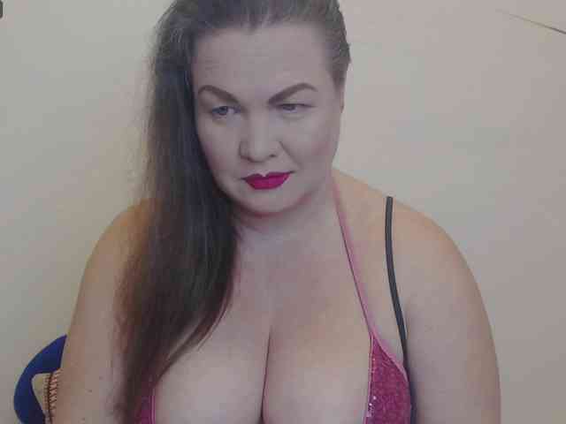 Lady-Adrianna webcam