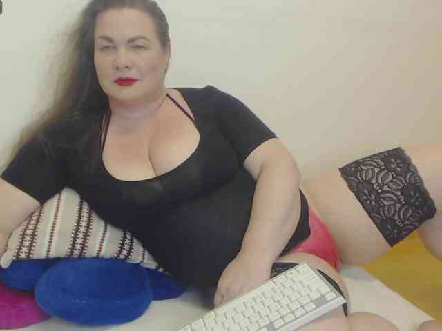 Lady-Adrianna webcam