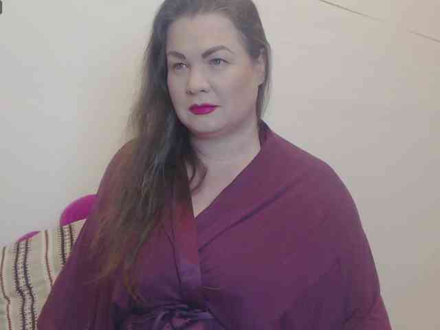 Lady-Adrianna webcam