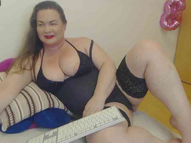 Lady-Adrianna webcam
