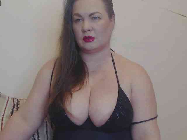 Lady-Adrianna webcam