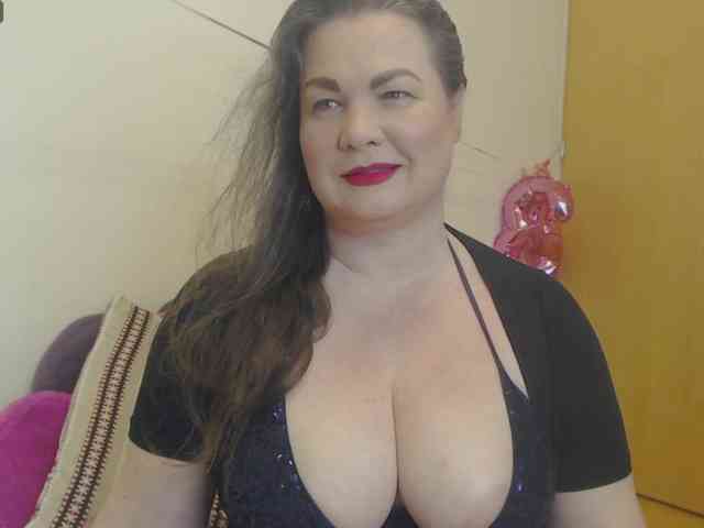 Lady-Adrianna webcam