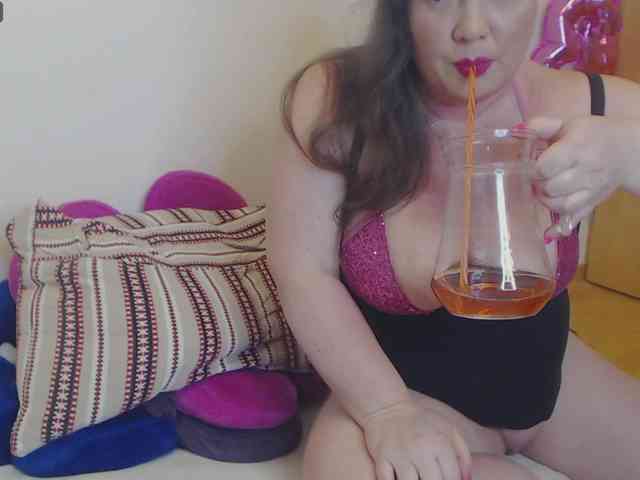 Lady-Adrianna webcam