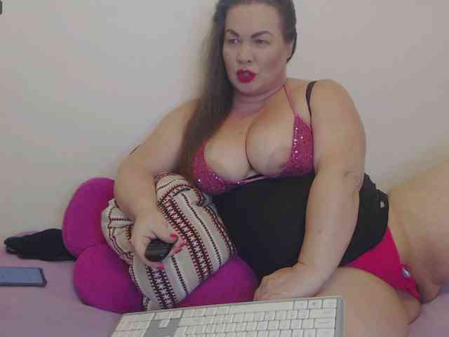 Lady-Adrianna webcam