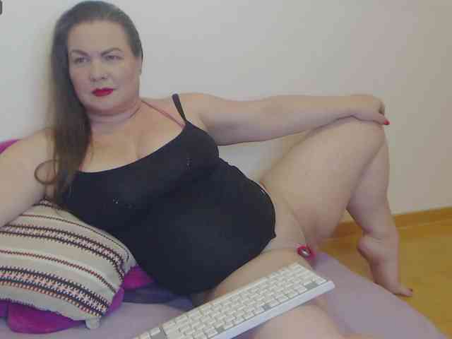 Lady-Adrianna webcam