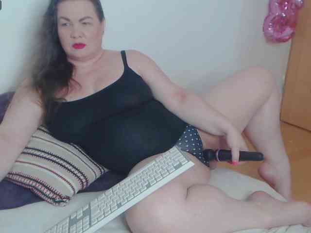 Lady-Adrianna webcam