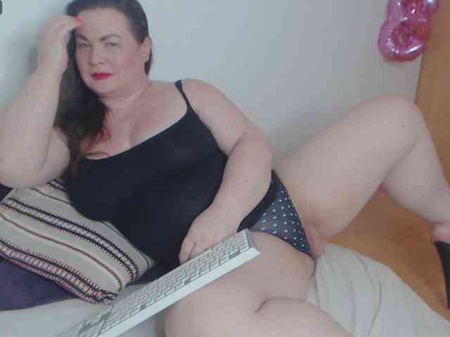 Lady-Adrianna webcam