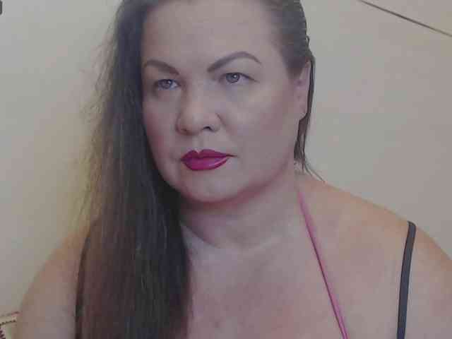 Lady-Adrianna webcam