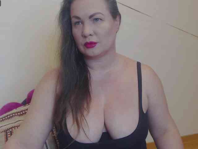 Lady-Adrianna webcam