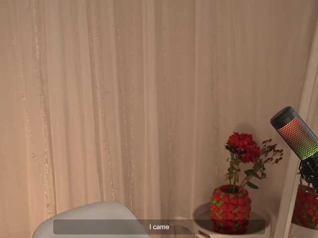 BlackWidow22's BongaCams show and profile