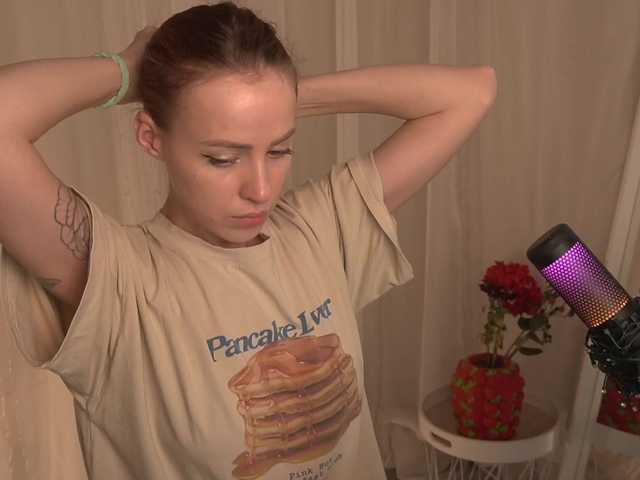 BlackWidow22's BongaCams show and profile