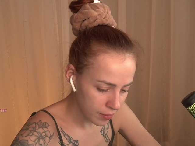 BlackWidow22's BongaCams show and profile