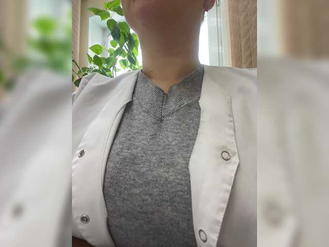 -Jolly-'s BongaCams show and profile