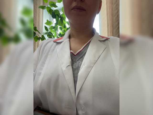 -Jolly-'s BongaCams show and profile