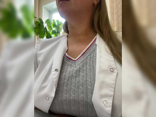 -Jolly-'s BongaCams show and profile