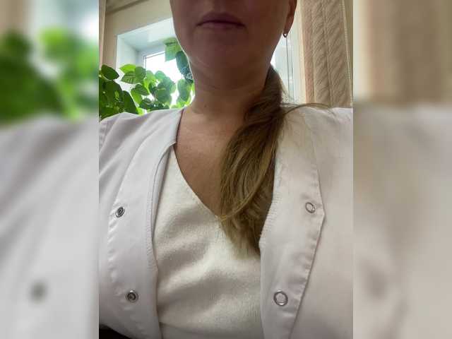 -Jolly-'s BongaCams show and profile