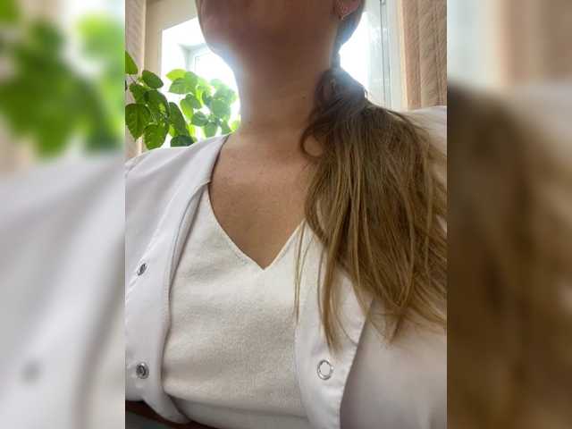 -Jolly-'s BongaCams show and profile