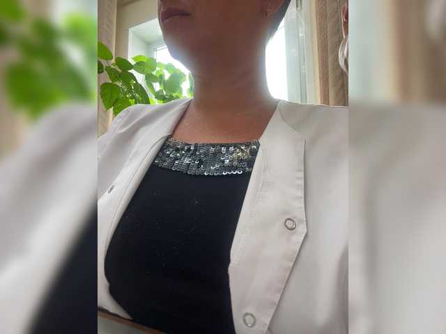 -Jolly-'s BongaCams show and profile