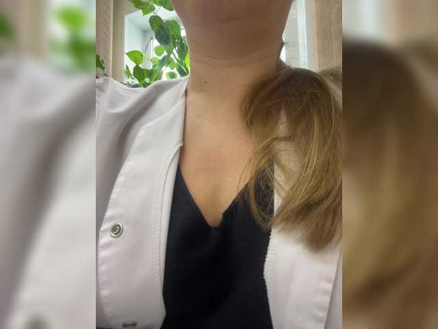 -Jolly-'s BongaCams show and profile