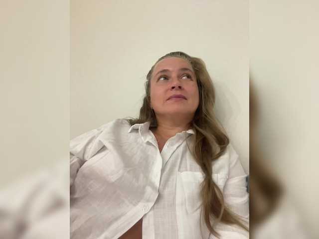 -Jolly-'s BongaCams show and profile