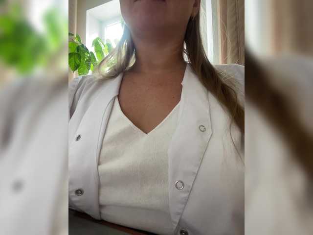 -Jolly-'s BongaCams show and profile