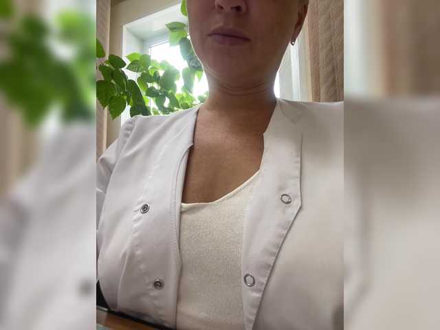 -Jolly-'s BongaCams show and profile
