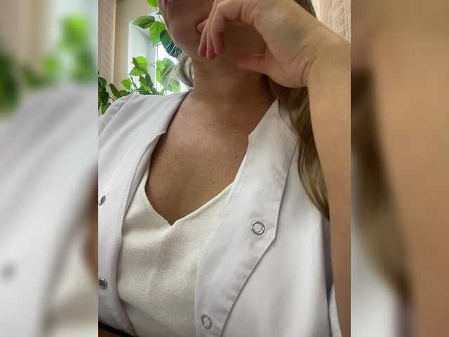 -Jolly-'s BongaCams show and profile