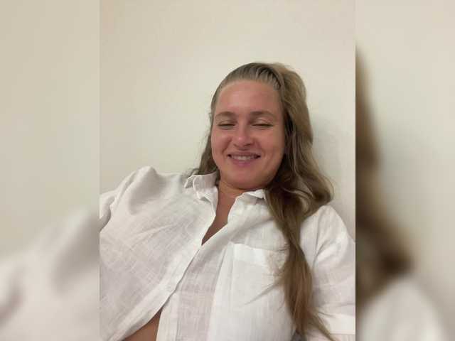 -Jolly-'s BongaCams show and profile