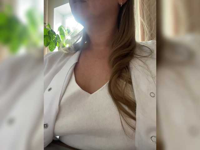-Jolly-'s BongaCams show and profile