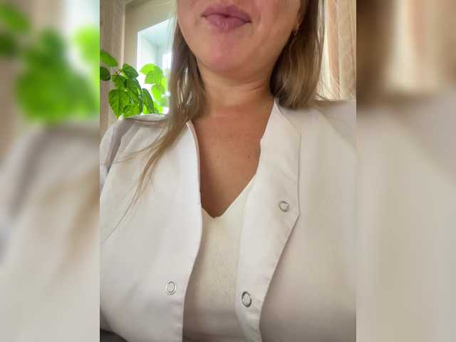 -Jolly-'s BongaCams show and profile