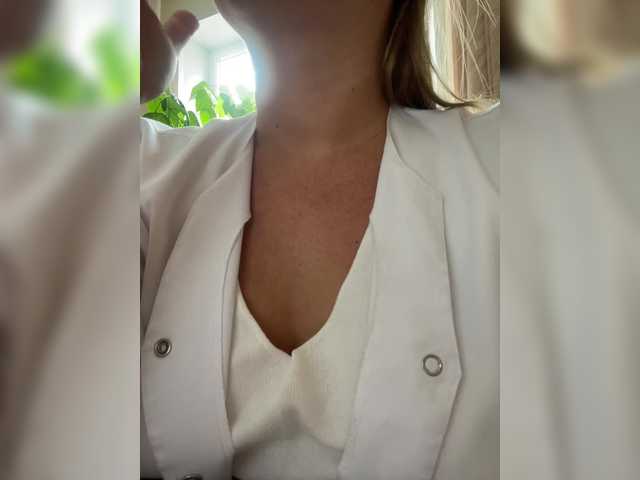 -Jolly-'s BongaCams show and profile