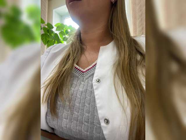 -Jolly-'s BongaCams show and profile