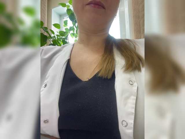 -Jolly-'s BongaCams show and profile