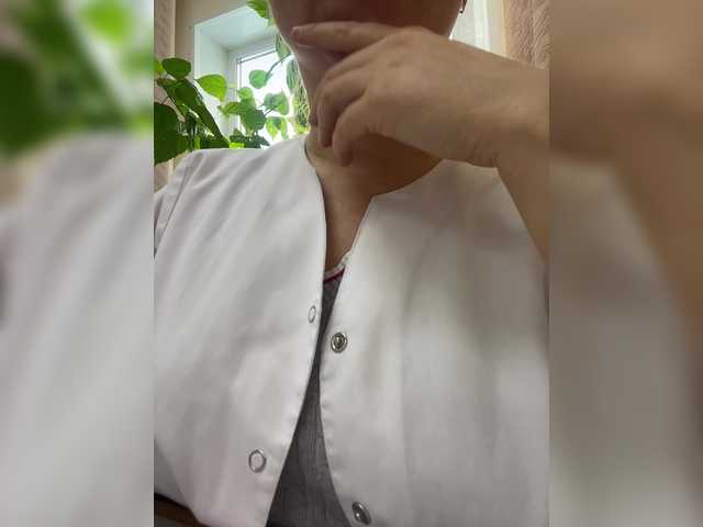 -Jolly-'s BongaCams show and profile