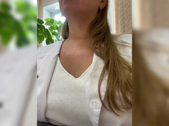 -Jolly-'s BongaCams show and profile