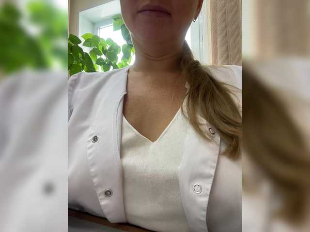 -Jolly-'s BongaCams show and profile