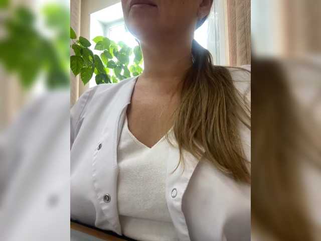 -Jolly-'s BongaCams show and profile