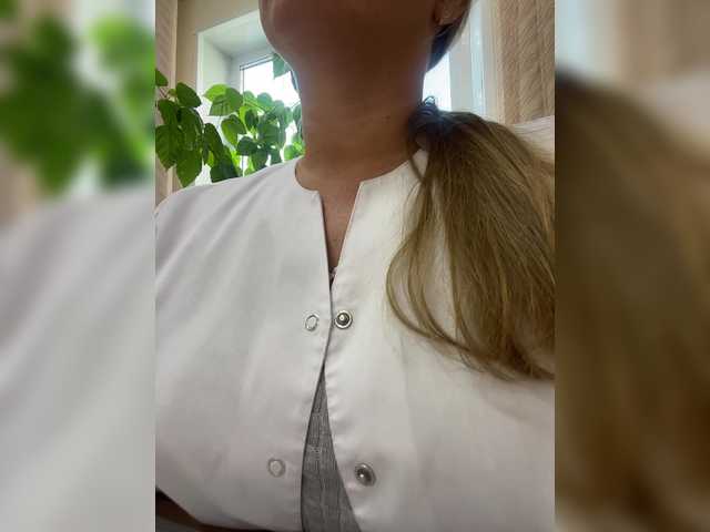 -Jolly-'s BongaCams show and profile