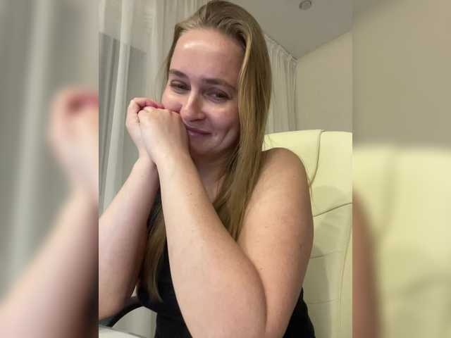 -Jolly-'s BongaCams show and profile