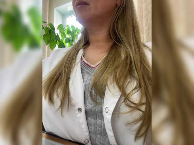 -Jolly-'s BongaCams show and profile