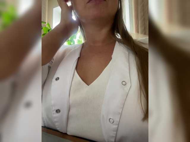 -Jolly-'s BongaCams show and profile