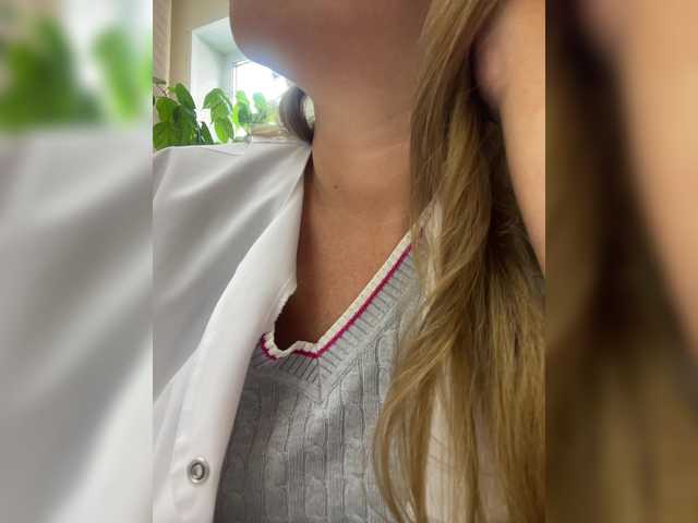 -Jolly-'s BongaCams show and profile