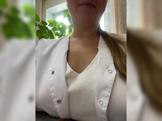 -Jolly-'s BongaCams show and profile