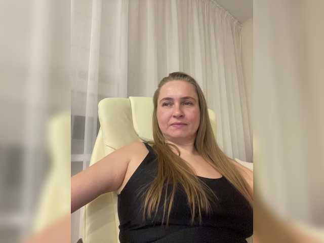 -Jolly-'s BongaCams show and profile
