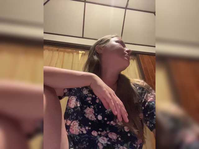 -Jolly-'s BongaCams show and profile