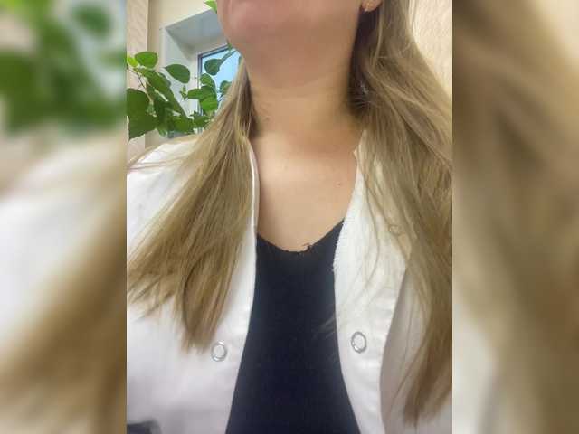 -Jolly-'s BongaCams show and profile