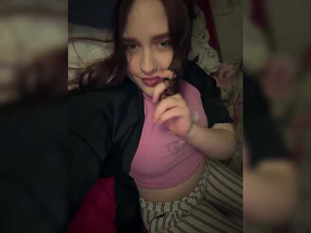L0lly-D0lly's BongaCams show and profile