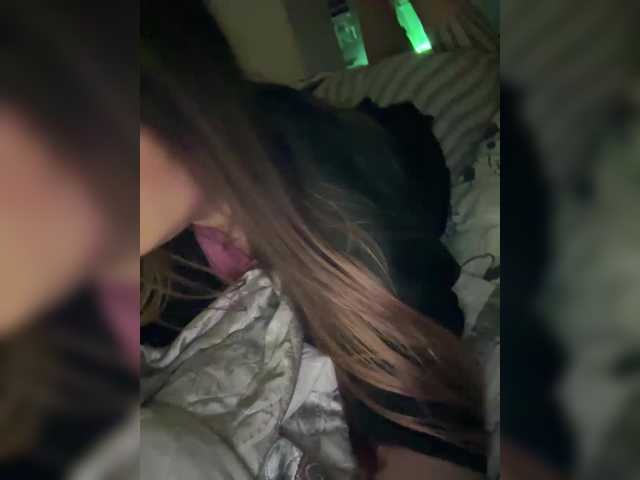 L0lly-D0lly's BongaCams show and profile